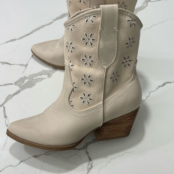 DV by Dolce Vita | Women’s Cream Oatmeal Short Cowboy Boots Ankle Western Size 6 - Picture 3 of 13